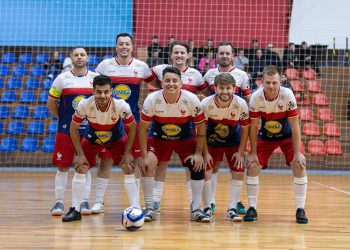 Campeonato Municipal de Futsal 2026 começa com ginásio cheio e torcida enfrentando o frio em São João da Urtiga