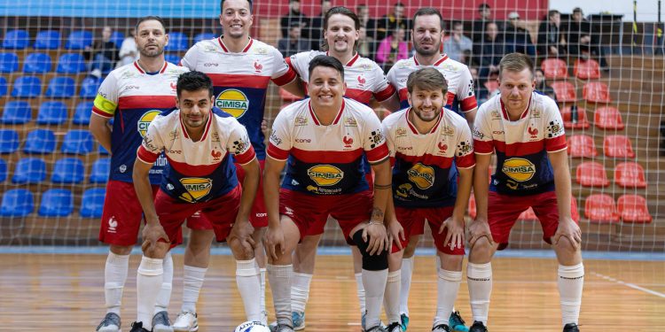 Campeonato Municipal de Futsal 2026 começa com ginásio cheio e torcida enfrentando o frio em São João da Urtiga