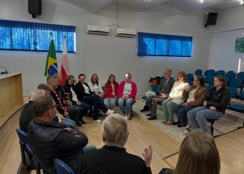 São João da Urtiga recebe representantes do Consulado da Polônia em encontro com comunidade descendente