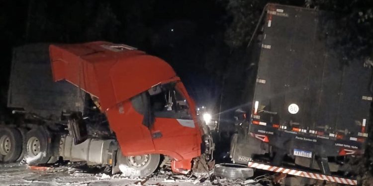 Erechinense morre em colisão de caminhões no Paraná