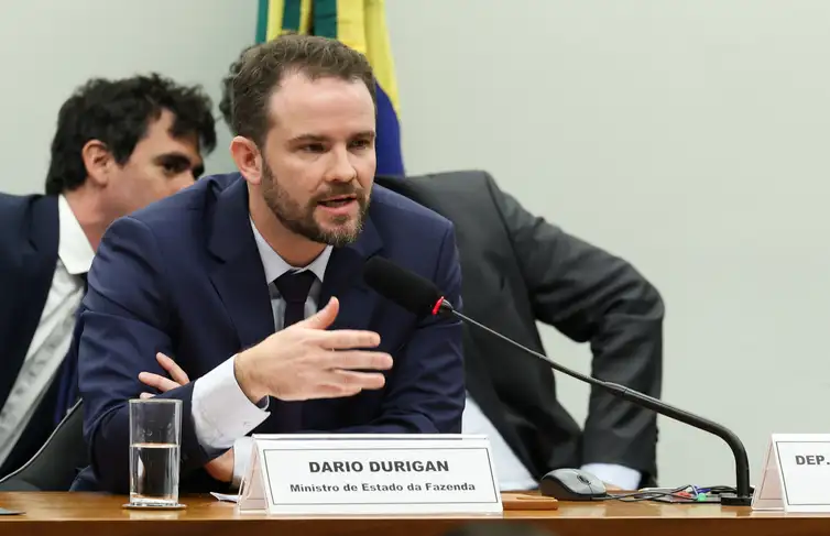 Brasília – DF – 12/05/2026 – Reunião da Comissão Especial da Câmara sobre o Fim da Escala 6x1 para debater os impactos econômicos da redução da escala de trabalho, sem redução de salário. Participou ministro da Fazenda, Dario Durigan. Foto Lula Marques/Agência Brasil