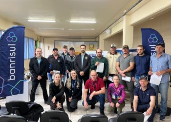 Agricultores de Centenário recebem cartões da Operação Terra Forte