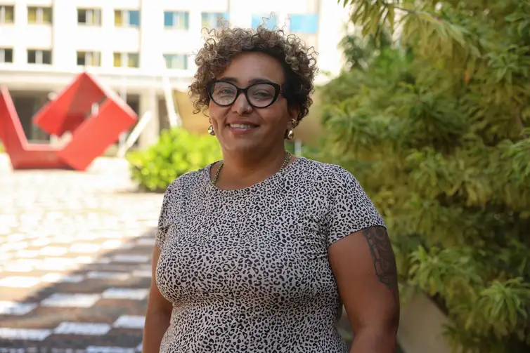 Tomaz Silva/Agência Brasil Rio de Janeiro, 30/04/2026 – A professora da Universidade Federal do Rio de Janeiro (UFRJ), Cibele Henriques posa para foto no centro do Rio Janeiro. Foto: Tomaz Silva/Agência Brasil