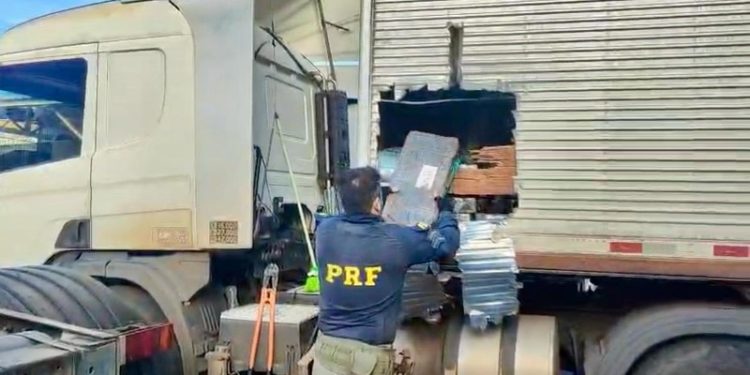 PRF intercepta mais de 1 tonelada de maconha e realiza maior apreensão de drogas do ano no RS