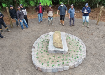 Pedra do Marco Zero do Rio Uruguai retorna simbolicamente ao local de origem em Celso Ramos