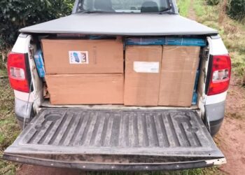Motorista tenta fugir da PMRv, mas é preso com 9 mil maços de cigarros contrabandeados em Chapecó