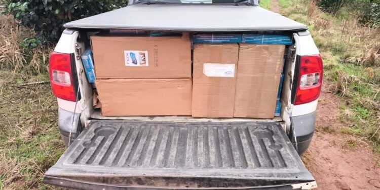 Motorista tenta fugir da PMRv, mas é preso com 9 mil maços de cigarros contrabandeados em Chapecó