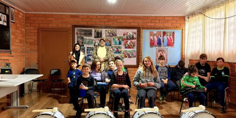 Novos instrumentos reforçam Banda Municipal e ampliam oportunidades para crianças e adolescentes em Carlos Gomes