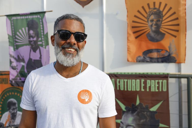 Rio de Janeiro (RJ), 31/05/2026 – Antonio Pita, fundador da Diaspora.Black, na Feira Preta Festival, encontro de cultura e empreendedorismo negro, no Píer Mauá. Foto: Fernando Frazão/Agência Brasil