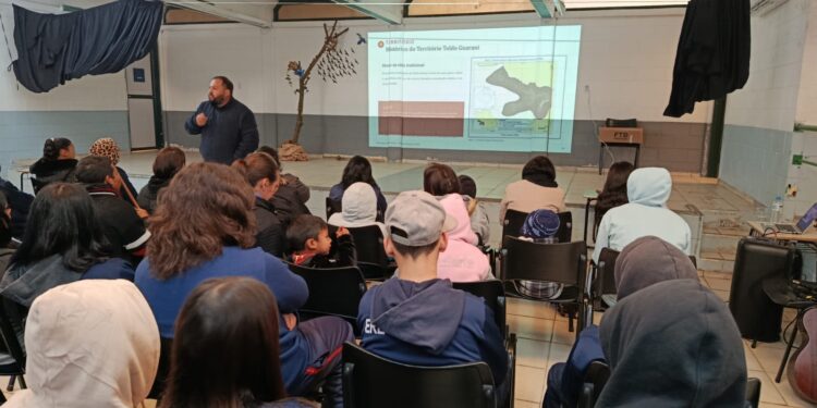 Representantes da Terra Indígena Toldo Guarani participam de atividades culturais em Erechim