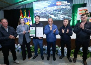 Momento histórico: Governador Jorginho Mello visita comunidade rural de Zonalta em Piratuba e autoriza obras do Programa estrada Boa Rural
