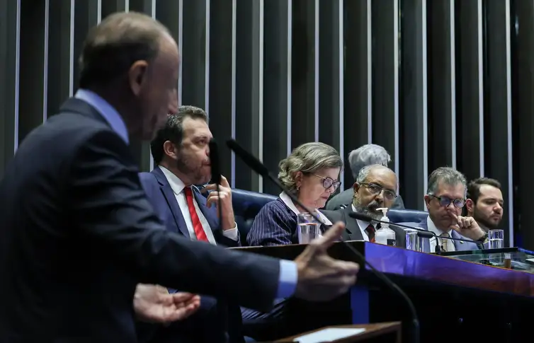 Lula Marques/Agência Brasil. Brasília – DF – 01/07/2026 - Sessão semipresencial para debater os impactos sociais, econômicos e produtivos da proposta de emenda à Constituição que trata da redução da jornada de trabalho e do fim da chamada escala 6x1 no Brasil. ( Presidente da Fiesp, Paulo Skaf ) Foto: Lula Marques/ Agência Brasil