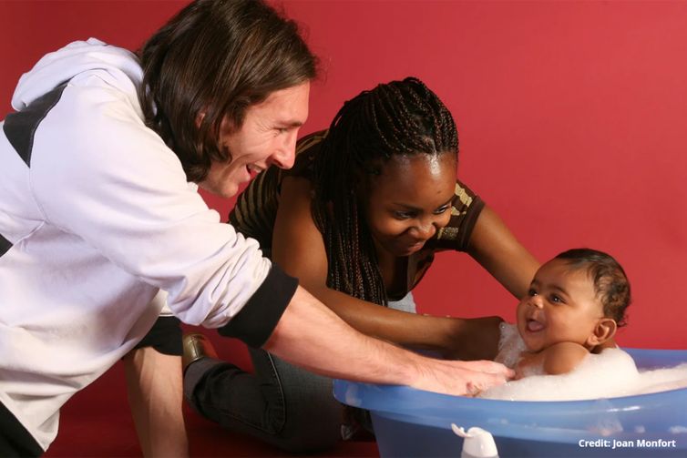 Joan Monfort/Unicef Lionel Messi, Bebê, Yamal, Banho