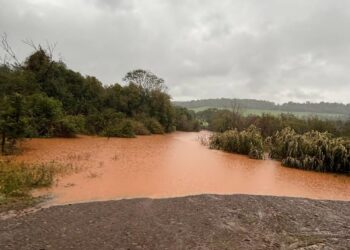 Grande volume de chuvas provoca danos em estradas e mantém equipes em alerta em São João da Urtiga