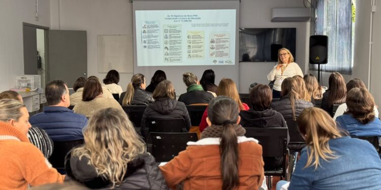 Sananduva recebe oficina regional para elaboração dos Planos Municipais de Educação