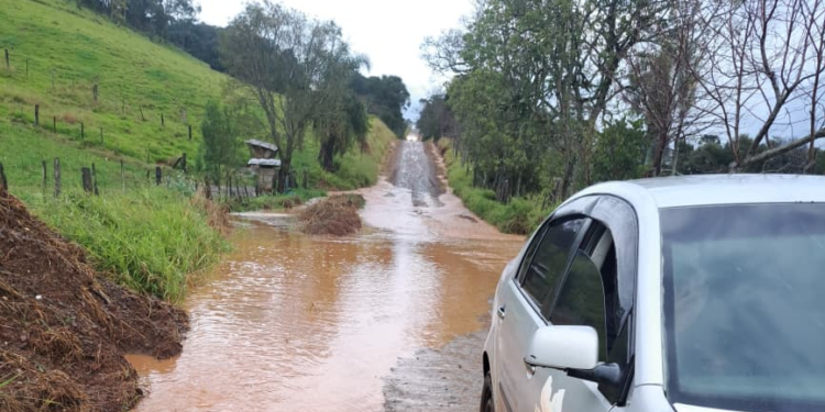 Prefeitura de Machadinho intensifica recuperação das estradas após mais de 120 milímetros de chuva