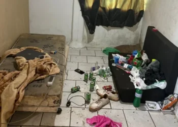 Jovem é mantida em cárcere privado após conhecer suspeito pela internet em cidade catarinense