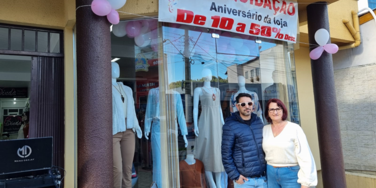 Empresária comemora sucesso em empreendimento do setor de confecções em Piratuba