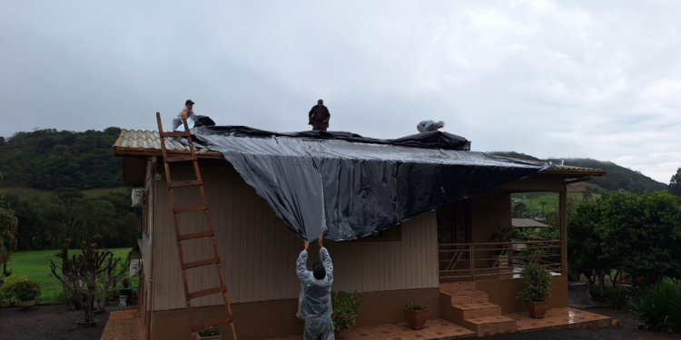 Granizo danifica casas e mobiliza equipes de emergência em São João da Urtiga, no RS