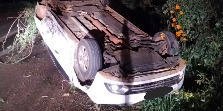 Capotamento na RS-478 termina apenas com danos materiais