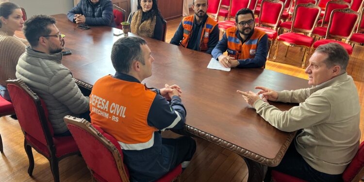 Defesa Civil Nacional avalia obras pós-granizo em Erechim