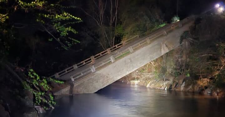 Ponte do distrito de Suzana em Marcelino Ramos desaba e ligação com a BR-153 é interditada