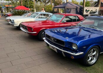 Encontro de veículos antigos reúne 155 carros em Piratuba, no Oeste de SC