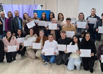 Machadinho forma 24 alunos no curso de Processos Administrativos