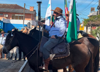 Chama Crioula permanece acesa em Maximiliano de Almeida após jornada a cavalo