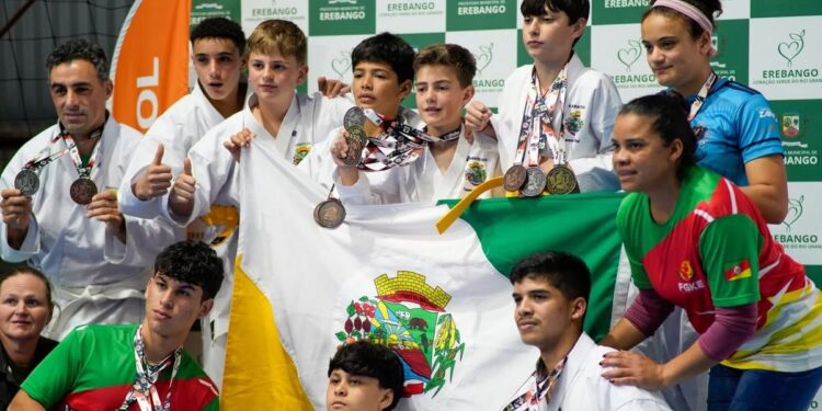 Tupanci do Sul participa do Campeonato Brasileiro de Karatê