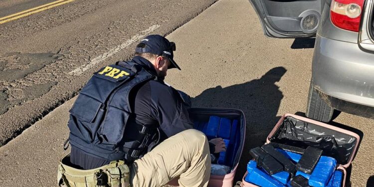 Passageira em carro de aplicativo é presa com 25 quilos de drogas em Erechim