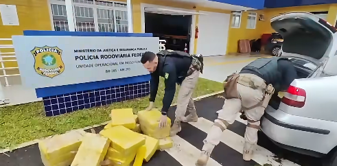 PRF apreende mais de 200 quilos de maconha e prende quatro pessoas por tráfico em Passo Fundo