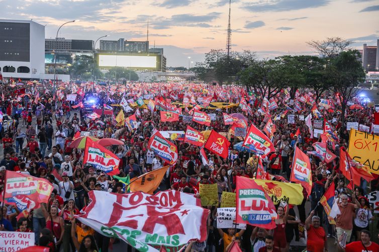 Valter Campanato/Agência Brasil Brasília (DF), 13/10/2026 – Ato em apoio à candidatura de reeleição, Luiz Inácio Lula da Silva à Presidência da República, no Museu da República, em Brasília.
Foto: Walter Campanato/Agência Brasil.