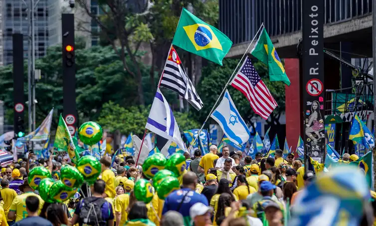 Rafa Neddermeyer/Agência Brasil São Paulo (SP), 18/10/2026 - Ato em apoio à candidatura de Flávio Bolsonaro à Presidência da República reúne apoiadores na Avenida Paulista. Foto: Rafa Neddermeyer/Agência Brasil
