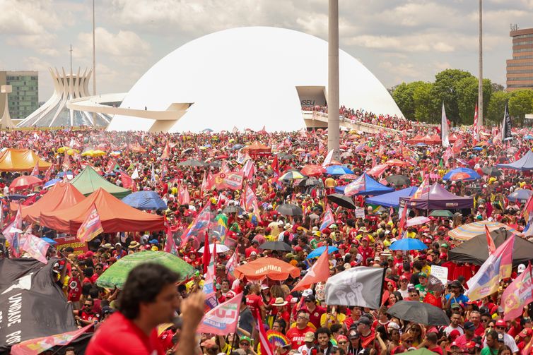 Brasília, DF 18/10/2026 Ato em apoio à reeleição  de Luiz Inácio Lula da Silva à Presidência da República reune multidão na Esplanada dos Ministérios em Brasília   Foto: Fabio Rodrigues-Pozzebom/ Agência Brasil
