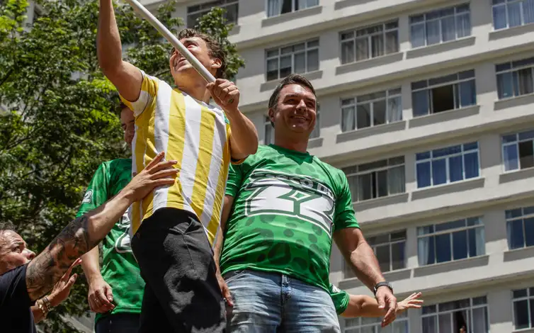 Rafa Neddermeyer/Agência Brasil São Paulo (SP), 18/10/2026 - Ato em apoio à candidatura de Flávio Bolsonaro à Presidência da República reúne apoiadores na Avenida Paulista. Foto: Rafa Neddermeyer/Agência Brasil