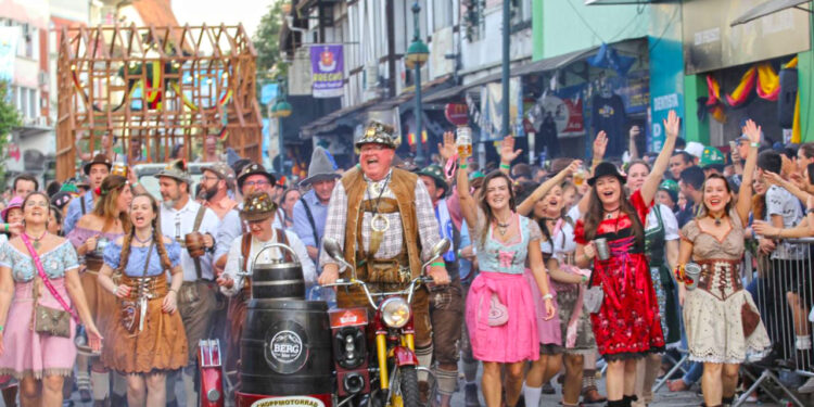 Cervejaria de Piratuba lança bebida especial para celebrar 40 anos da Choppmotorrad na Oktoberfest